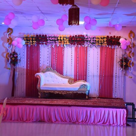 Red Carpet Hotels Noida Exterior photo