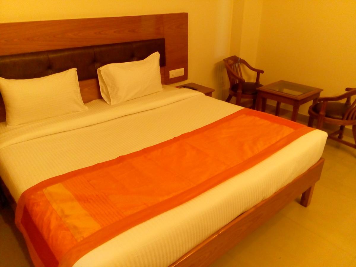 Red Carpet Hotels Noida Exterior photo