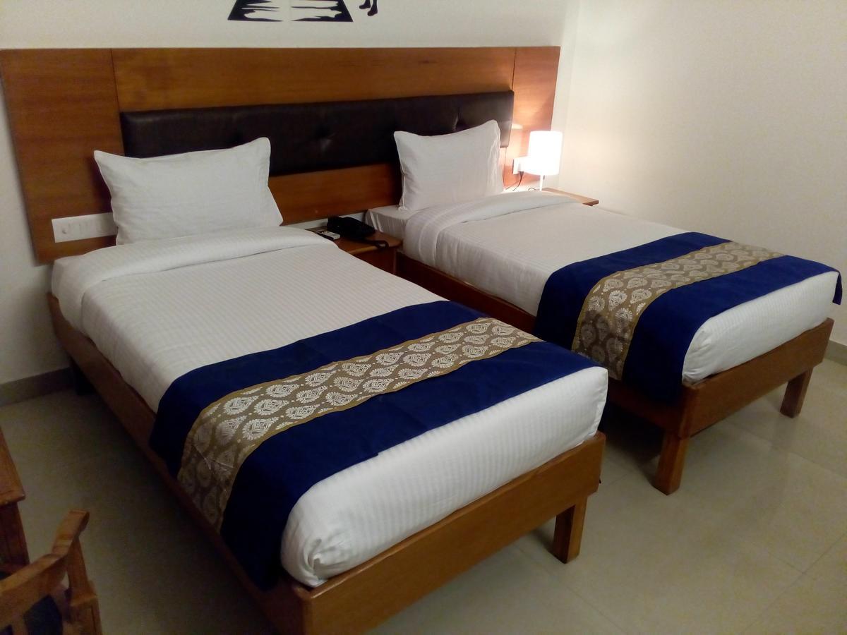 Red Carpet Hotels Noida Exterior photo
