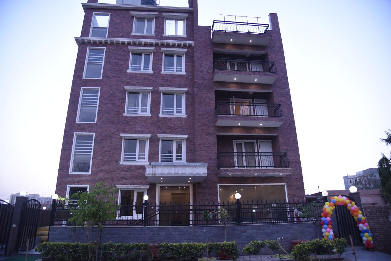 Red Carpet Hotels Noida Exterior photo
