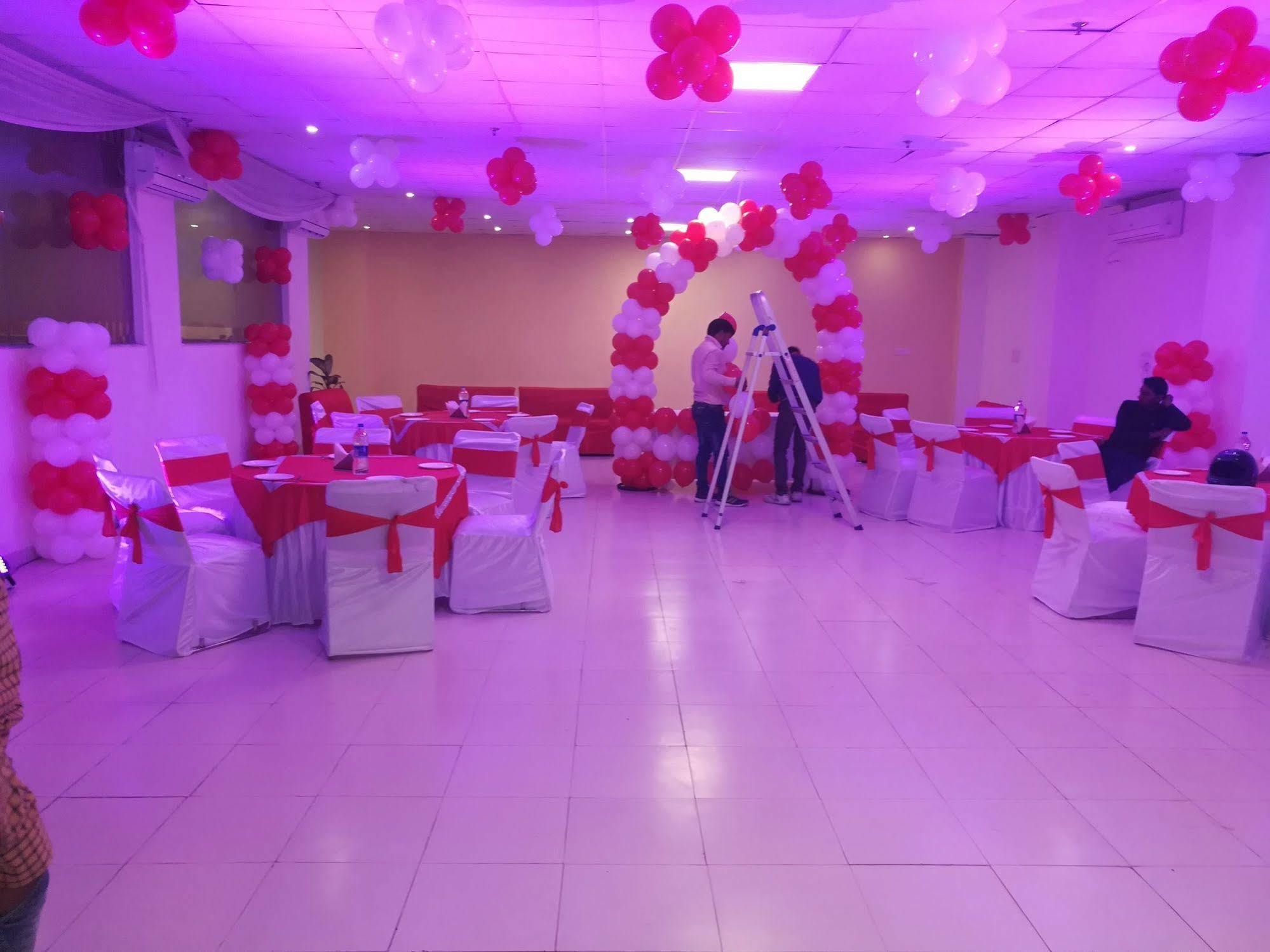 Red Carpet Hotels Noida Exterior photo