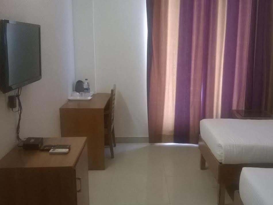 Red Carpet Hotels Noida Exterior photo